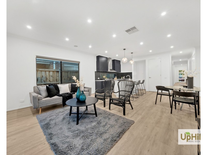 17 Gilcambon Way, Clyde North VIC 3978