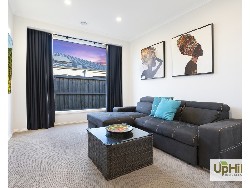 3 Langwarrin Crescent, Clyde North VIC 3978