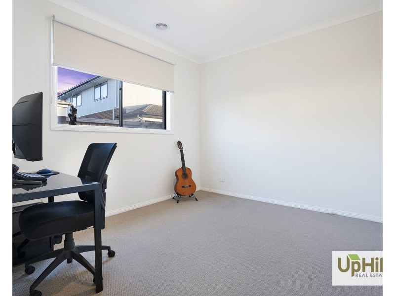 3 Langwarrin Crescent, Clyde North VIC 3978