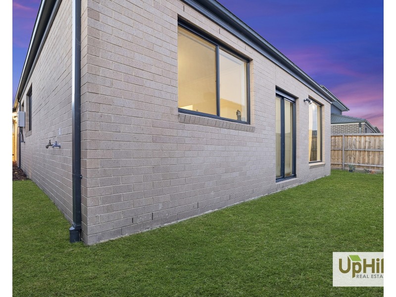 3 Langwarrin Crescent, Clyde North VIC 3978