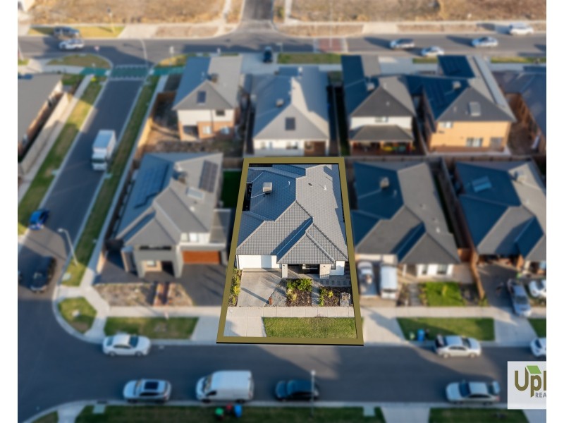 3 Langwarrin Crescent, Clyde North VIC 3978