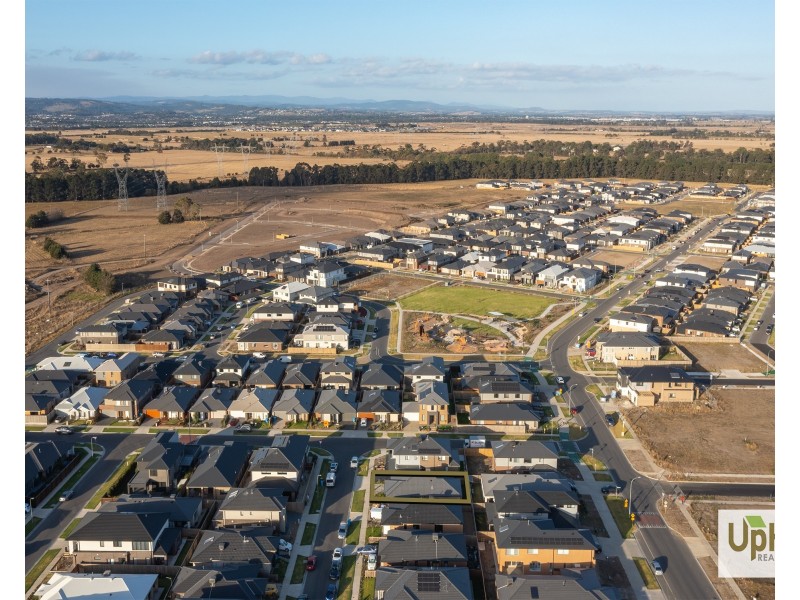 3 Langwarrin Crescent, Clyde North VIC 3978