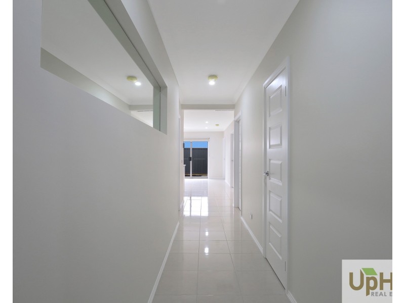 10 Modern Avenue, Clyde North VIC 3978