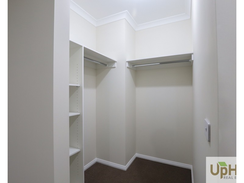 10 Modern Avenue, Clyde North VIC 3978