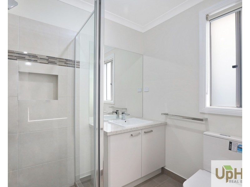 10 Modern Avenue, Clyde North VIC 3978