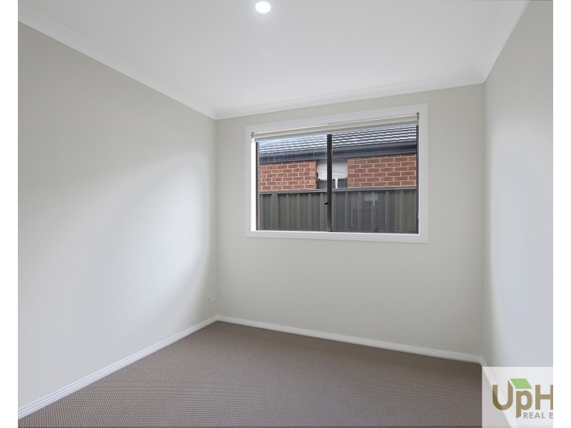 10 Modern Avenue, Clyde North VIC 3978