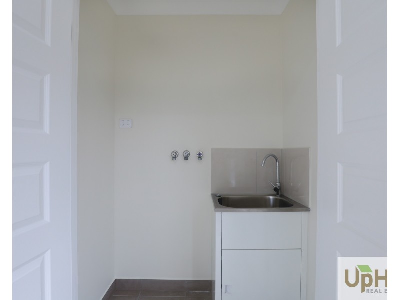 10 Modern Avenue, Clyde North VIC 3978