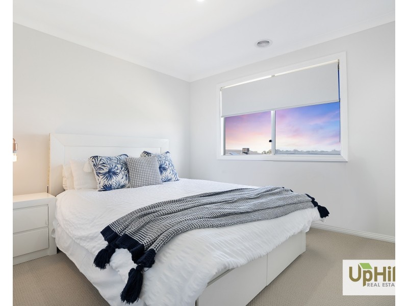 25 Powlett Drive, Clyde VIC 3978