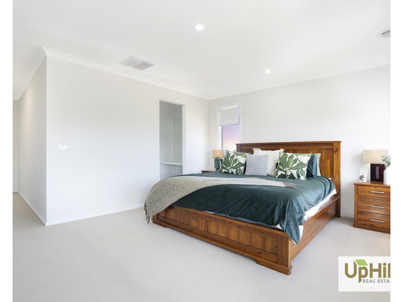 25 Powlett Drive, Clyde VIC 3978