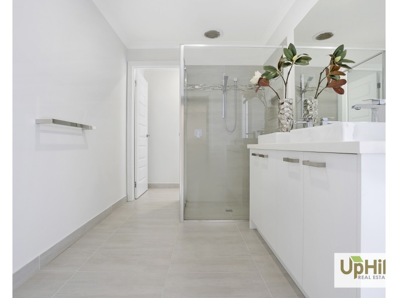 25 Powlett Drive, Clyde VIC 3978