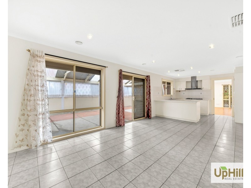 4 Oakman Way, Hampton Park VIC 3976