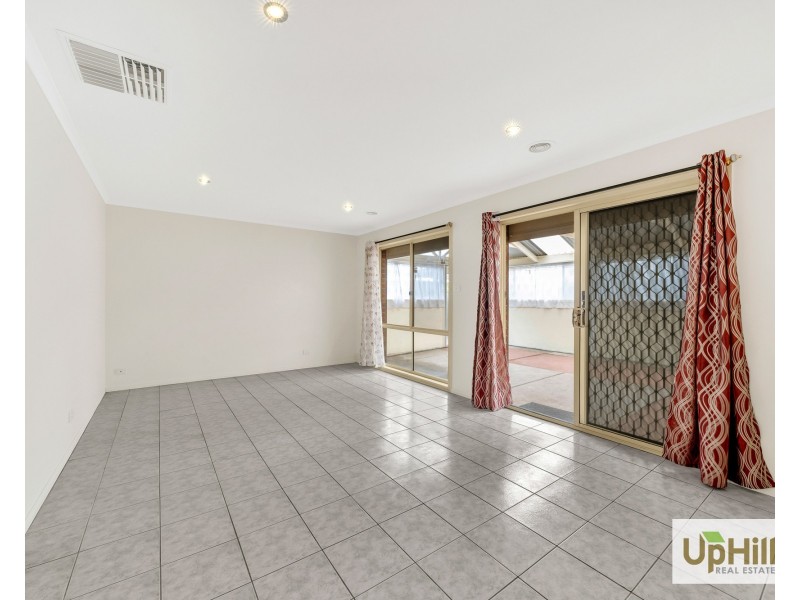 4 Oakman Way, Hampton Park VIC 3976