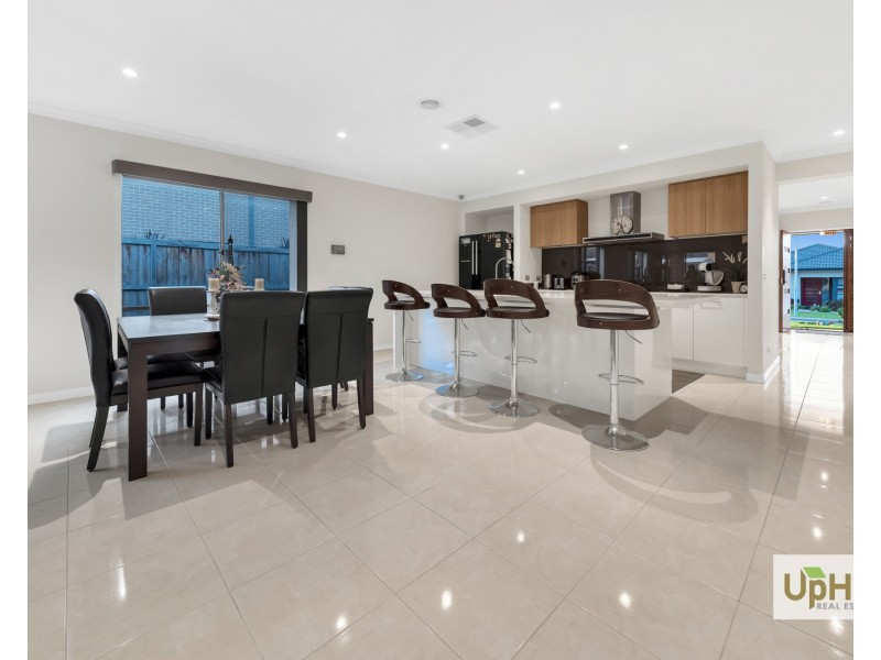 6 Sackville Avenue, Clyde North VIC 3978