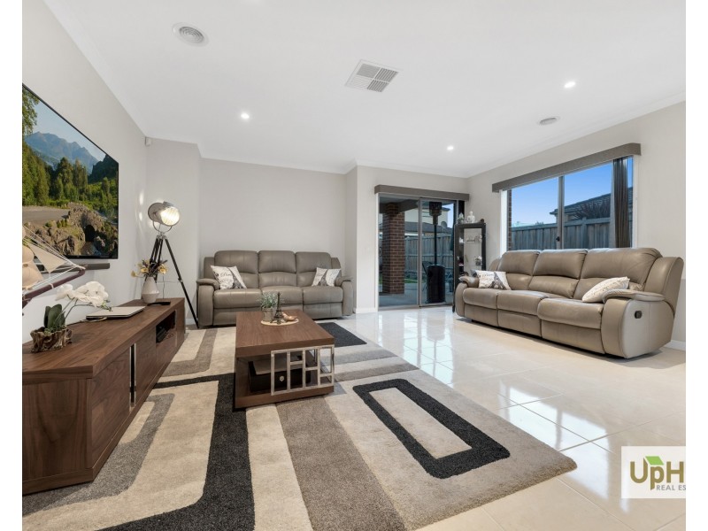 6 Sackville Avenue, Clyde North VIC 3978