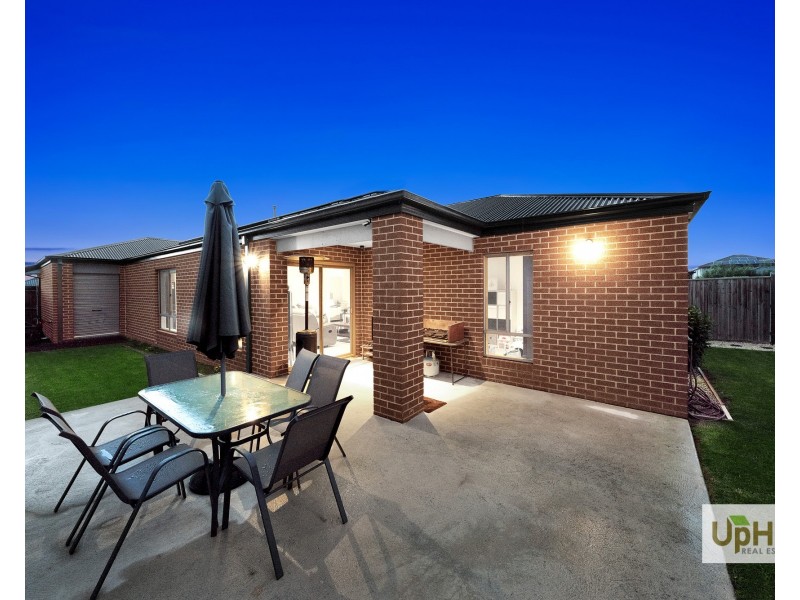 6 Sackville Avenue, Clyde North VIC 3978