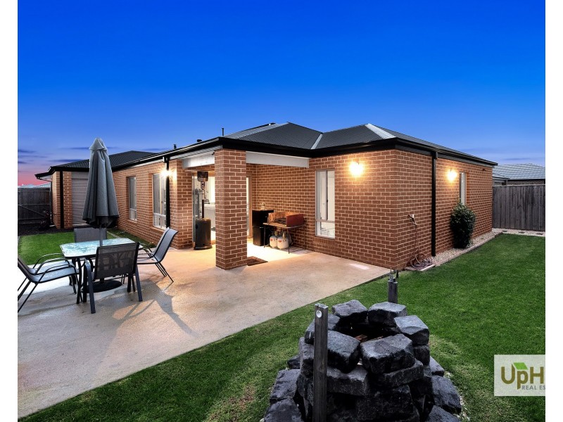 6 Sackville Avenue, Clyde North VIC 3978