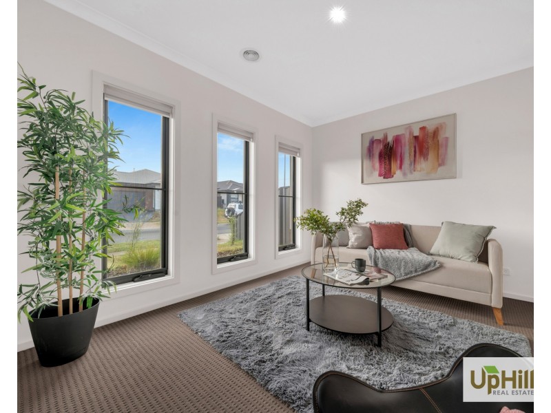 24 Salim Way, Clyde North VIC 3978