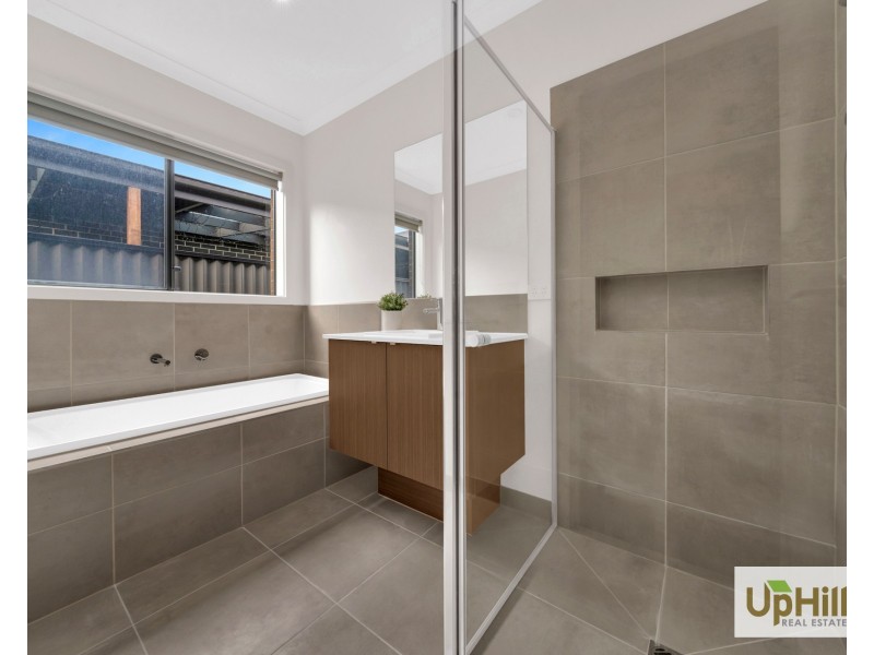 24 Salim Way, Clyde North VIC 3978