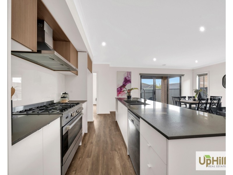 24 Salim Way, Clyde North VIC 3978