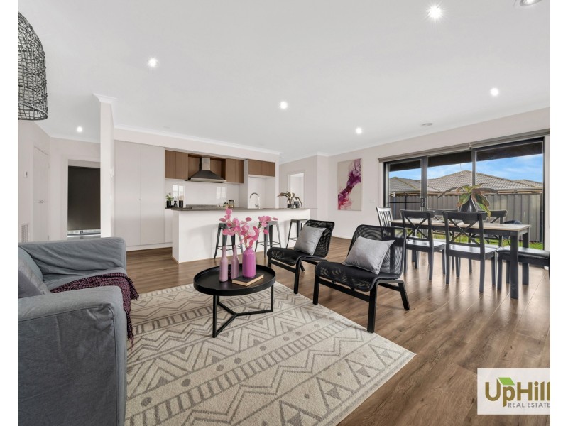 24 Salim Way, Clyde North VIC 3978