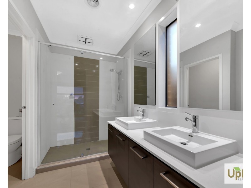 17 Blundy Boulevard, Clyde North VIC 3978