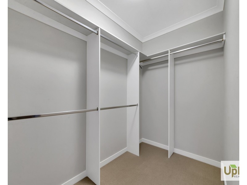17 Blundy Boulevard, Clyde North VIC 3978