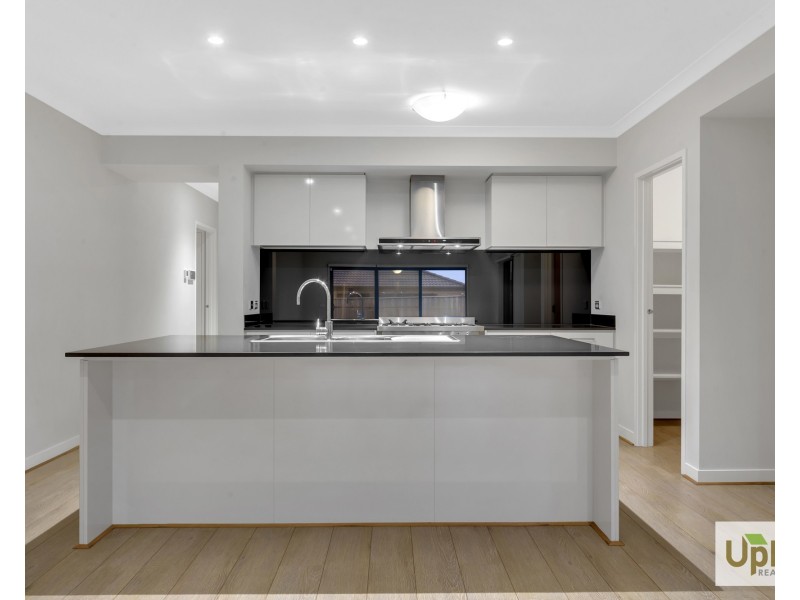 17 Blundy Boulevard, Clyde North VIC 3978