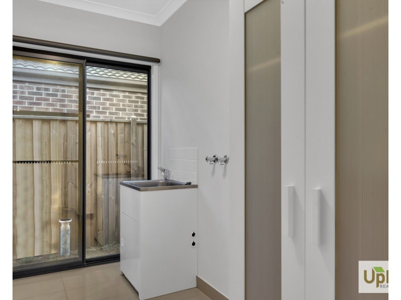 17 Blundy Boulevard, Clyde North VIC 3978