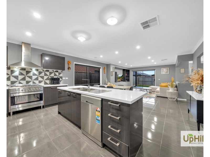 23 Niloma Street, Clyde North VIC 3978