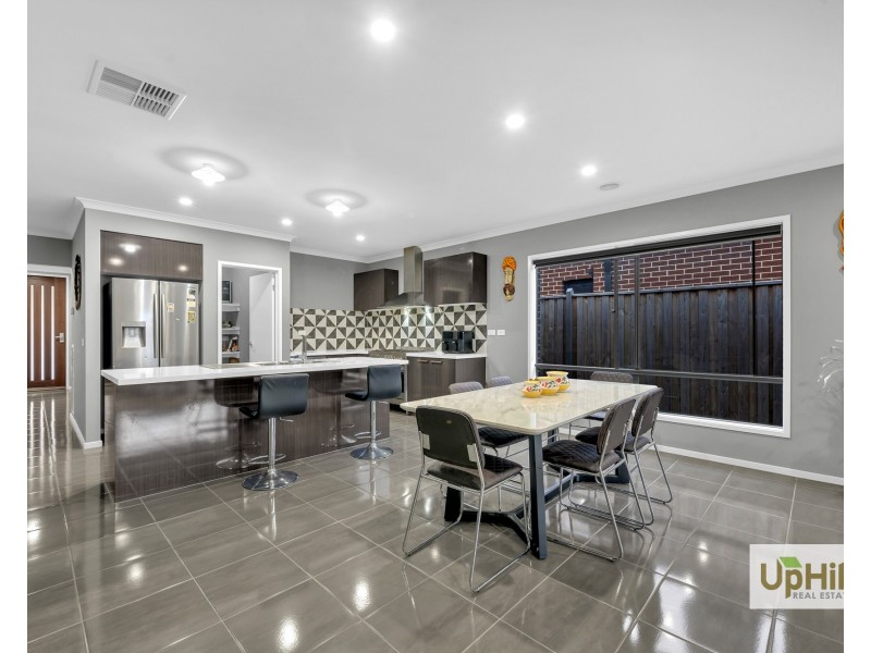 23 Niloma Street, Clyde North VIC 3978