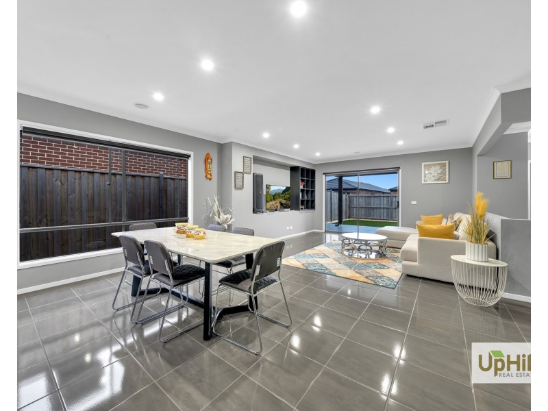 23 Niloma Street, Clyde North VIC 3978