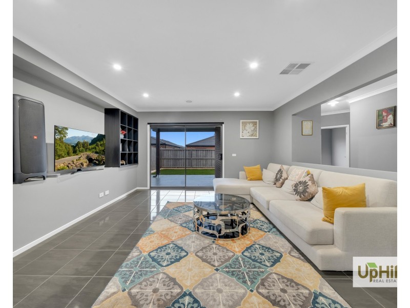 23 Niloma Street, Clyde North VIC 3978