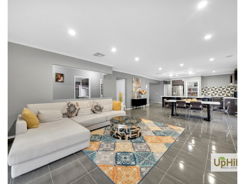 23 Niloma Street, Clyde North VIC 3978