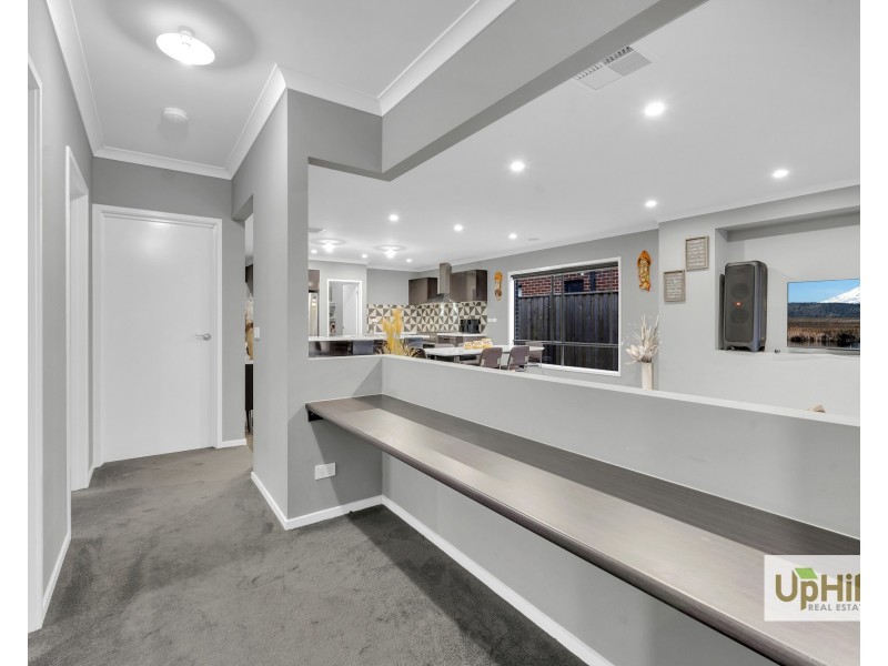 23 Niloma Street, Clyde North VIC 3978