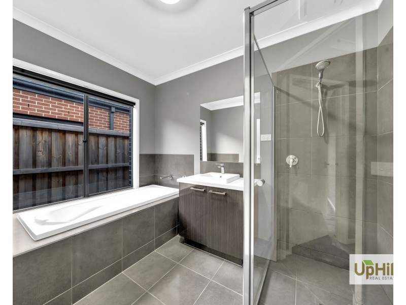 23 Niloma Street, Clyde North VIC 3978