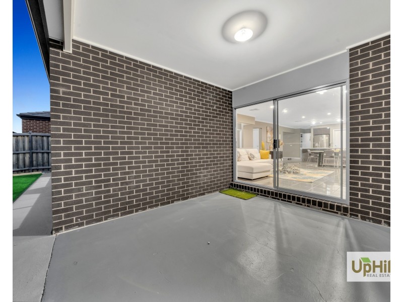 23 Niloma Street, Clyde North VIC 3978