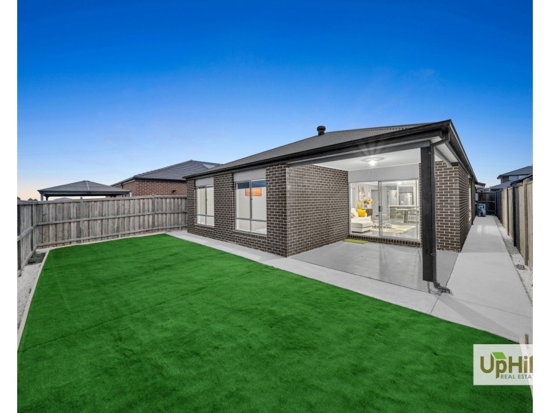 23 Niloma Street, Clyde North VIC 3978