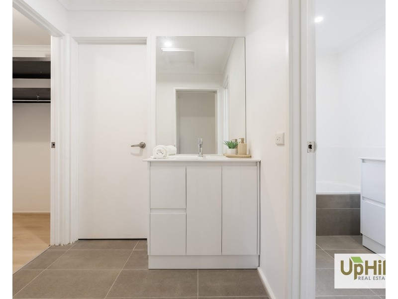 39 Fairbairn Road, Cranbourne VIC 3977