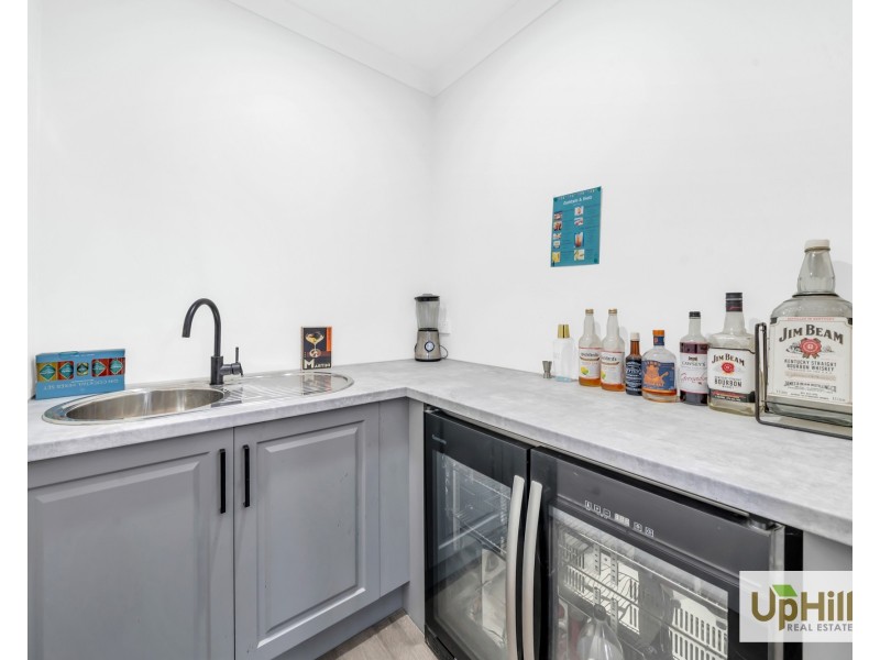 8 Lensing Street, Clyde North VIC 3978