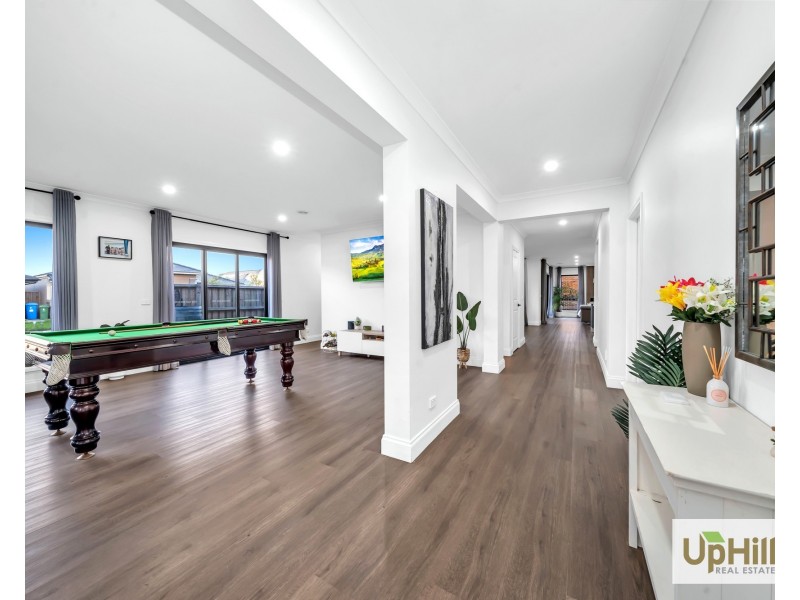 8 Lensing Street, Clyde North VIC 3978