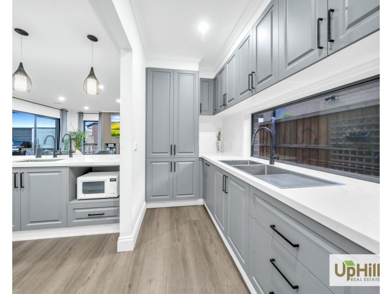 8 Lensing Street, Clyde North VIC 3978