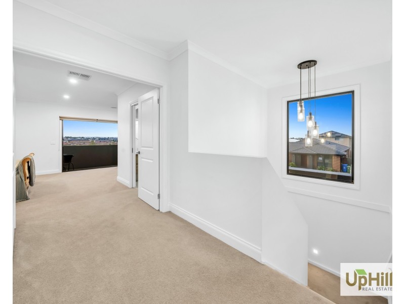 8 Lensing Street, Clyde North VIC 3978