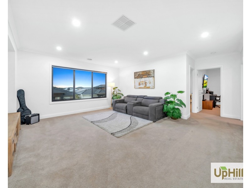 8 Lensing Street, Clyde North VIC 3978