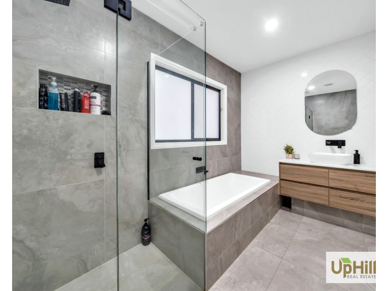 8 Lensing Street, Clyde North VIC 3978