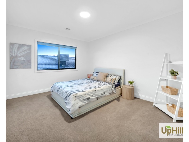 8 Lensing Street, Clyde North VIC 3978