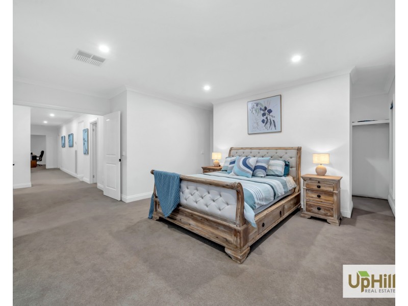8 Lensing Street, Clyde North VIC 3978