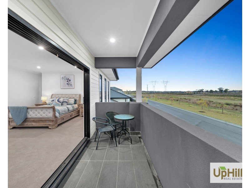 8 Lensing Street, Clyde North VIC 3978