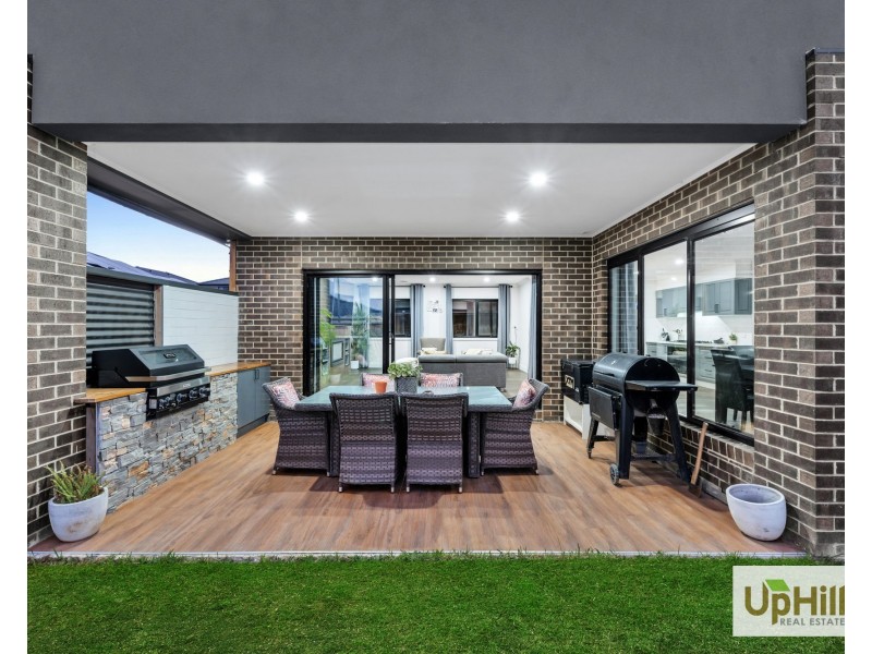 8 Lensing Street, Clyde North VIC 3978