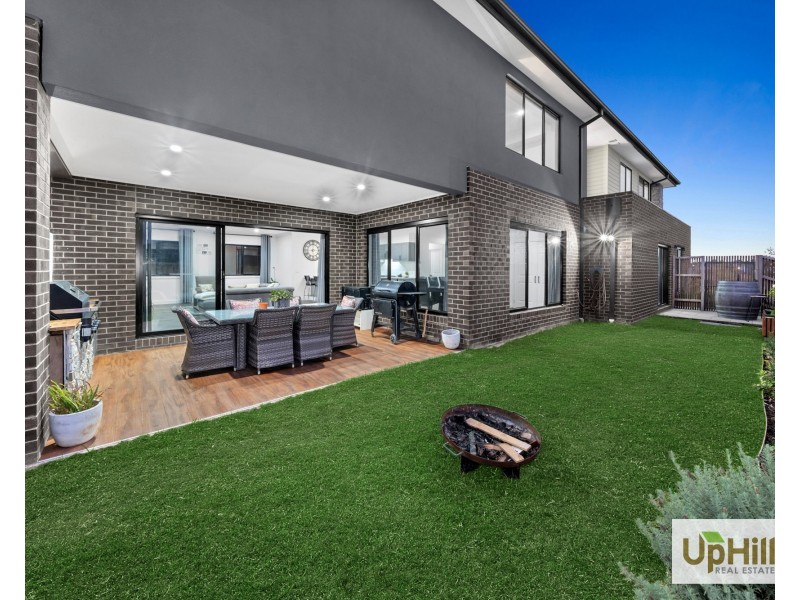 8 Lensing Street, Clyde North VIC 3978