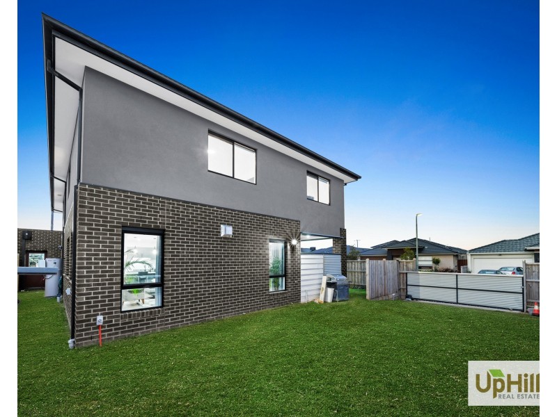 8 Lensing Street, Clyde North VIC 3978
